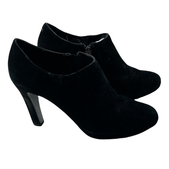 Tahari Sincere Suede Bootie Size 8.5 - Picture 7 of 8